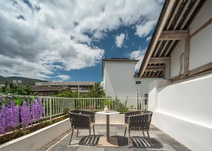 Lijiang Jinghua Inn